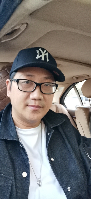 拥抱幸福的第一张照片--将乐婚介网