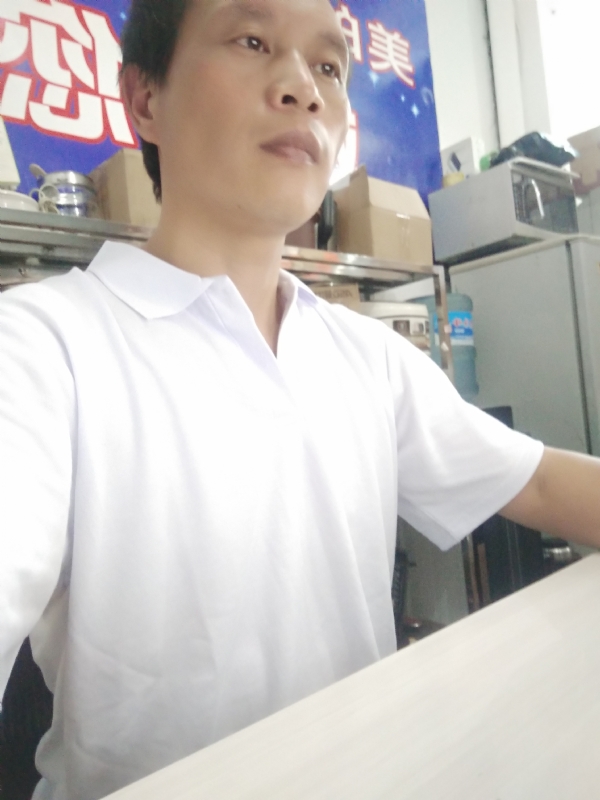 深蓝色的海的第一张照片--将乐婚介网