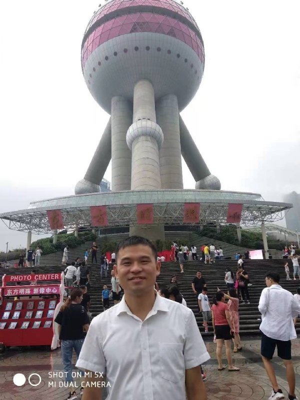 小猫吃老鼠的第一张照片--将乐婚介网