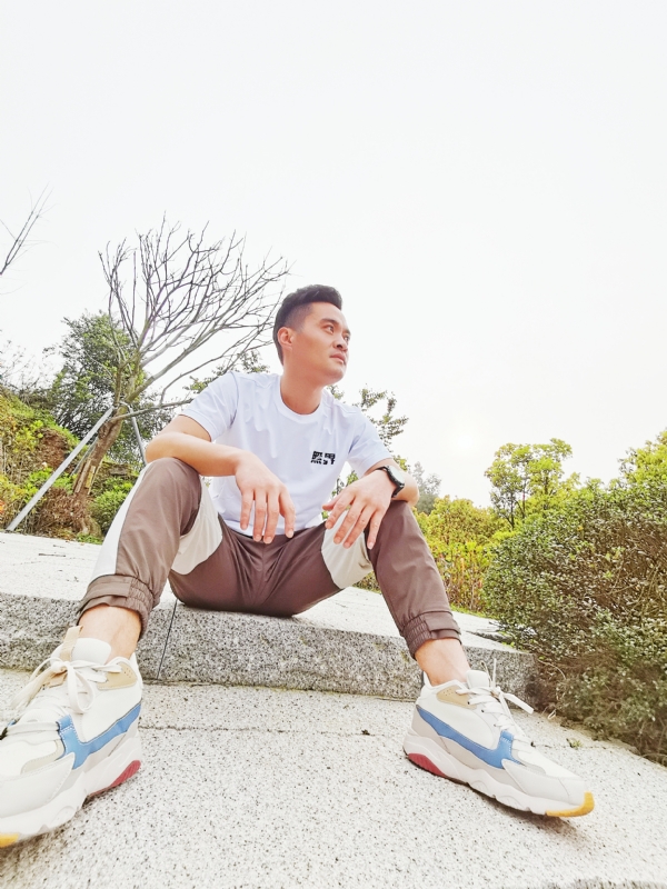 一个人，干净利落的第一张照片--将乐婚介网