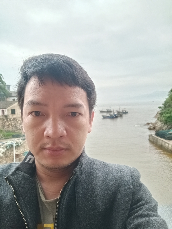 啊亮的第一张照片--将乐婚介网