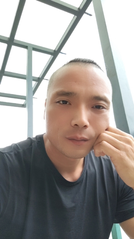 伯爵的第三张照片--将乐婚介网